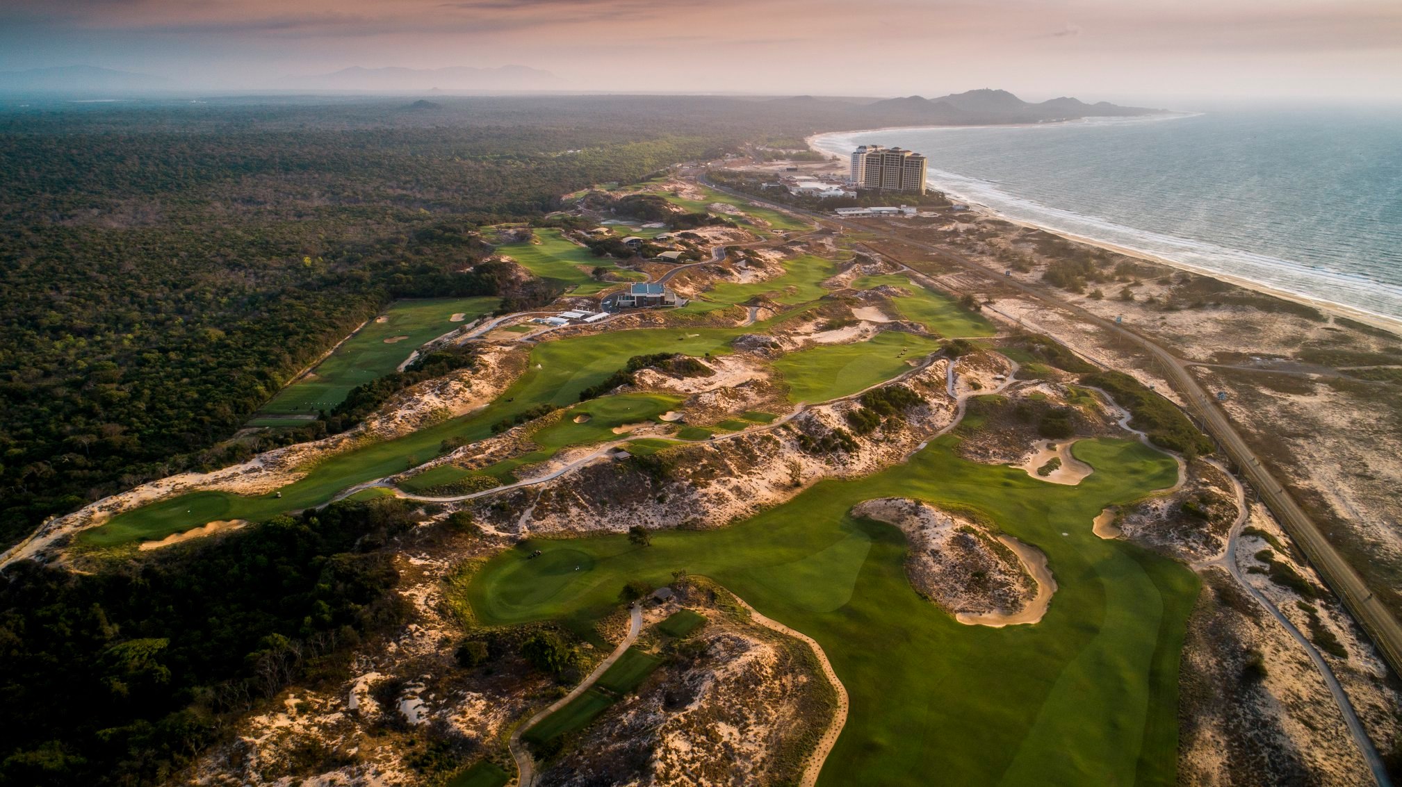 Sân golf The Bluffs Hồ Tràm 1 sân golf tại hồ tràm