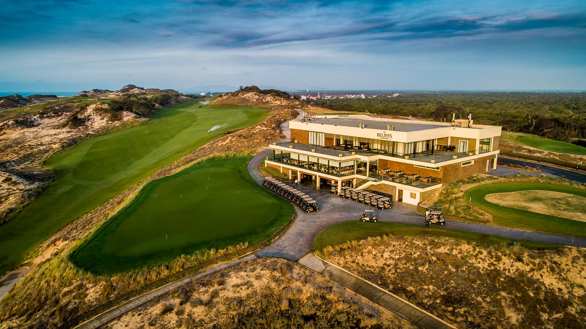 Sân golf The Bluffs Hồ Tràm 5 clubhouse Sân golf The Bluffs Hồ Tràm